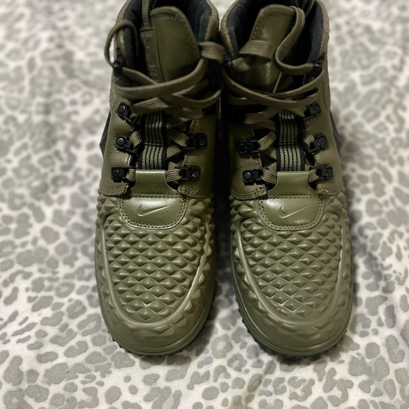 Nike Sneakers - Picture 1 of 2